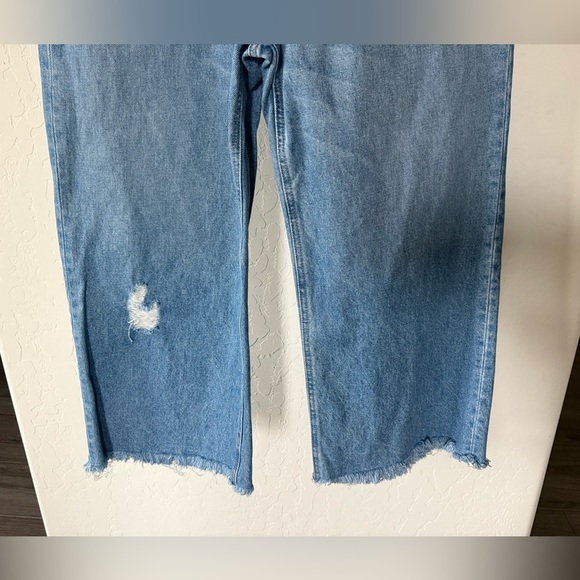 BDG|Super wide leg denim jeans,distressed with raw hem,Urban Outfitters••Size 31 - Picture 3 of 10